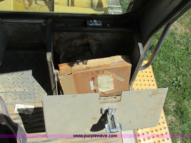 image for item AW9907 2001 Liebherr-America LR632 track loader