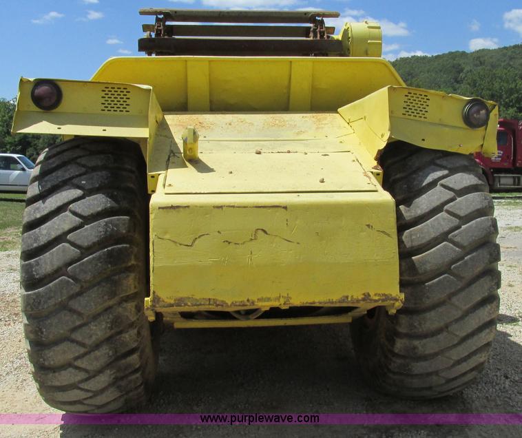 image for item AW9908 1984 John Deere 862 elevating scraper