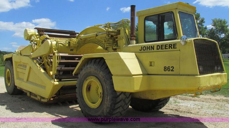 image for item AW9908 1984 John Deere 862 elevating scraper