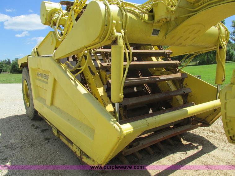 image for item AW9908 1984 John Deere 862 elevating scraper