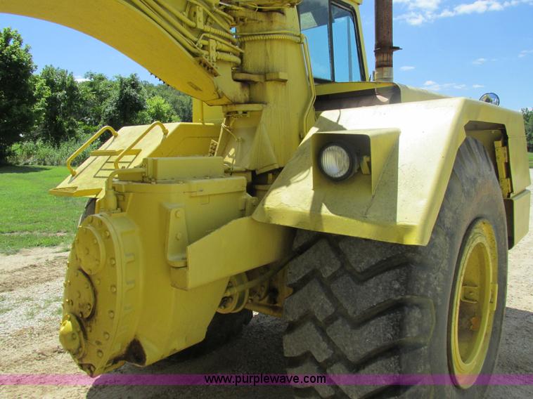 image for item AW9908 1984 John Deere 862 elevating scraper