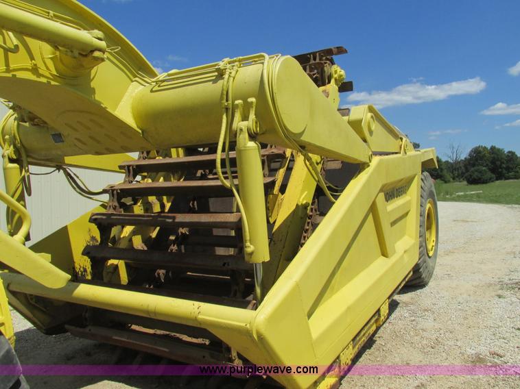 image for item AW9908 1984 John Deere 862 elevating scraper