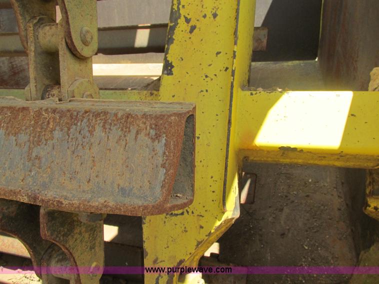 image for item AW9908 1984 John Deere 862 elevating scraper