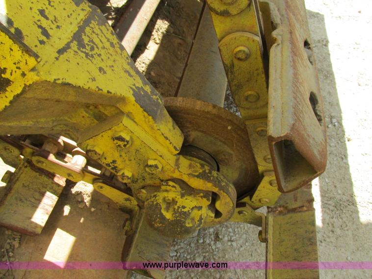 image for item AW9908 1984 John Deere 862 elevating scraper