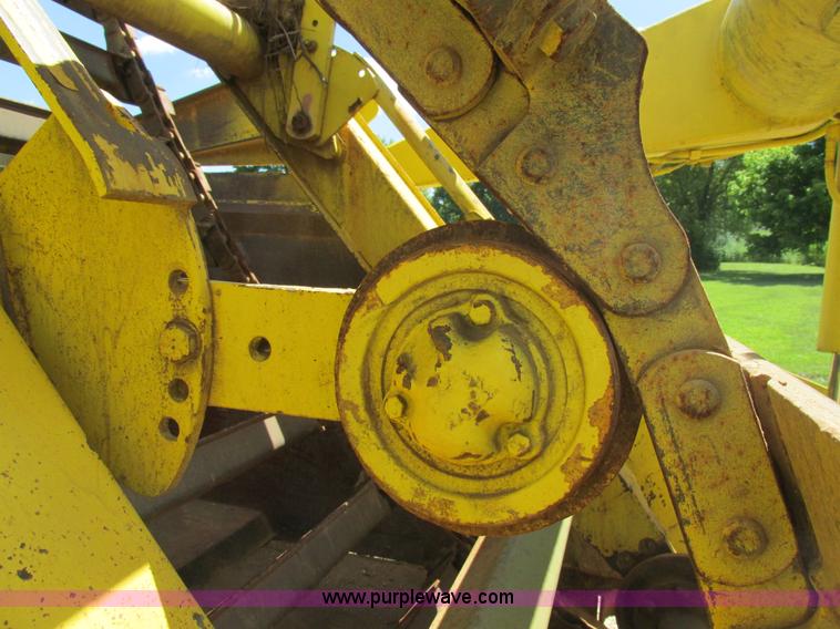 image for item AW9908 1984 John Deere 862 elevating scraper