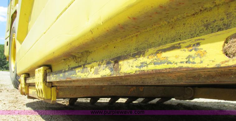 image for item AW9908 1984 John Deere 862 elevating scraper