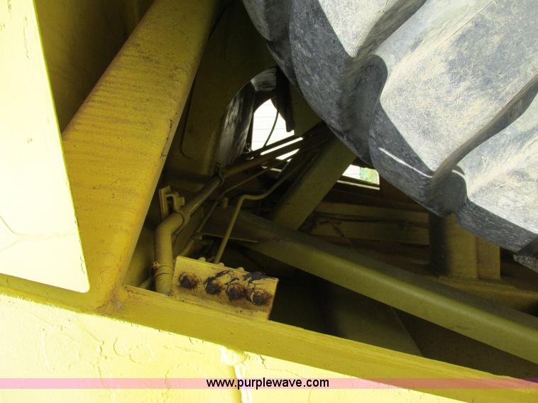 image for item AW9908 1984 John Deere 862 elevating scraper