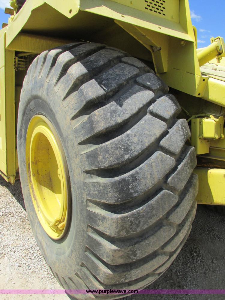 image for item AW9908 1984 John Deere 862 elevating scraper