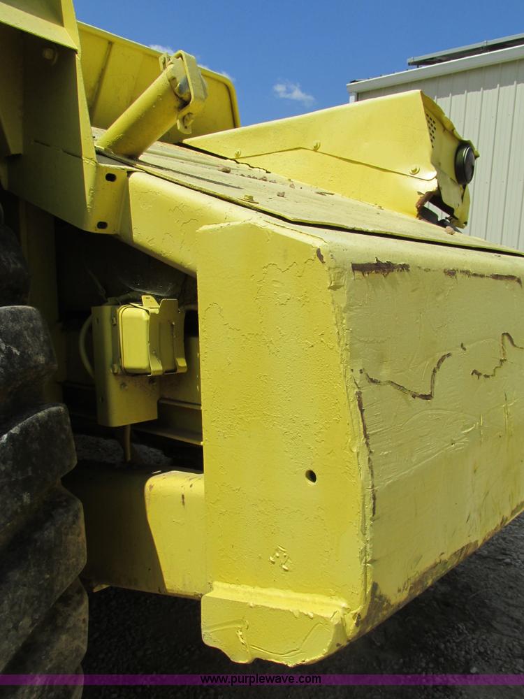 image for item AW9908 1984 John Deere 862 elevating scraper