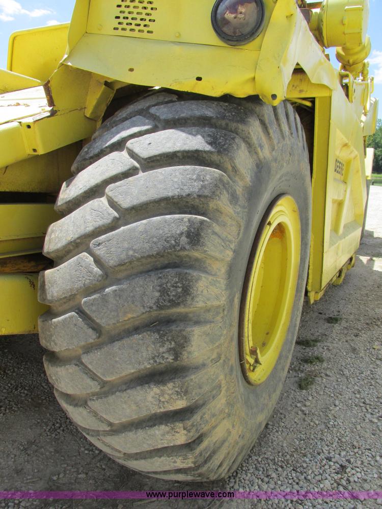 image for item AW9908 1984 John Deere 862 elevating scraper