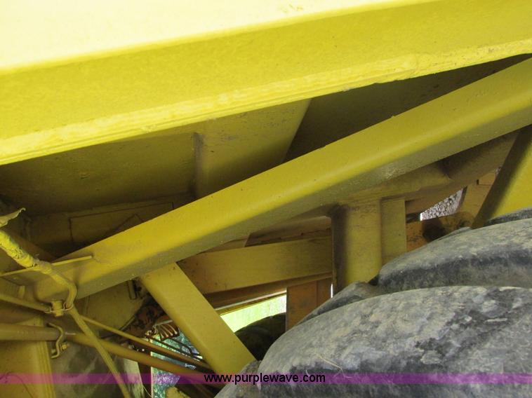 image for item AW9908 1984 John Deere 862 elevating scraper