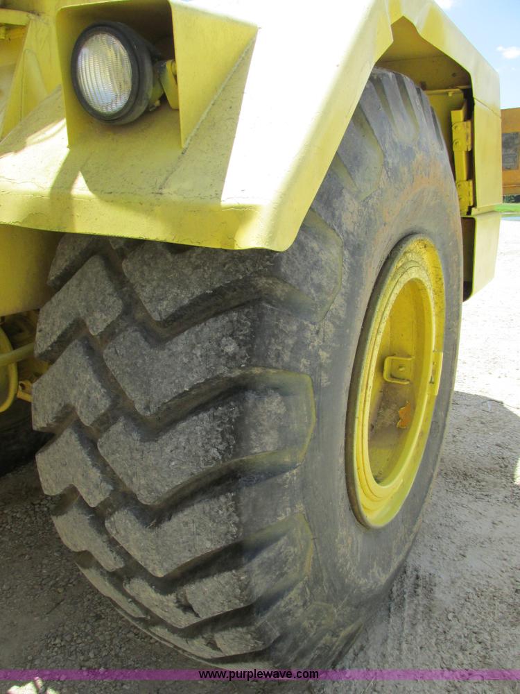 image for item AW9908 1984 John Deere 862 elevating scraper