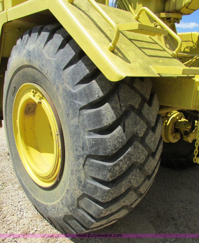 image for item AW9908 1984 John Deere 862 elevating scraper