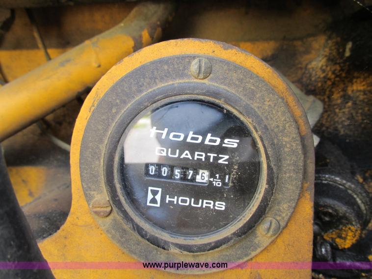 image for item AW9908 1984 John Deere 862 elevating scraper