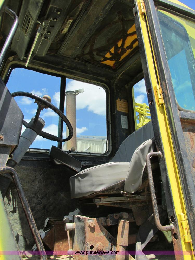 image for item AW9908 1984 John Deere 862 elevating scraper