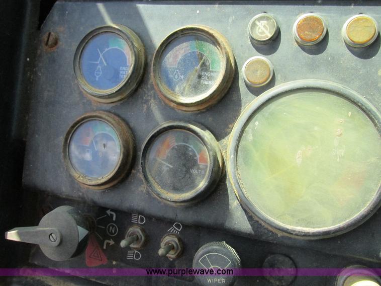 image for item AW9908 1984 John Deere 862 elevating scraper