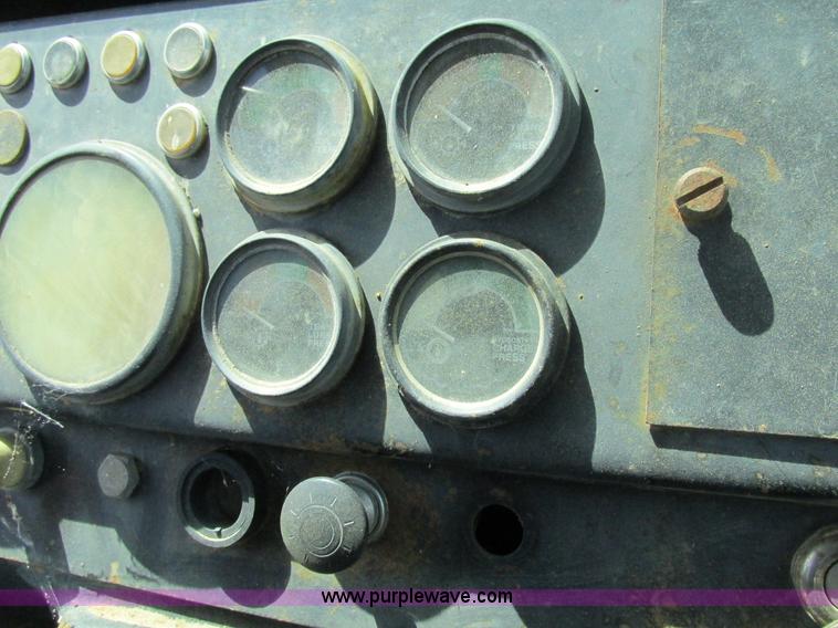 image for item AW9908 1984 John Deere 862 elevating scraper