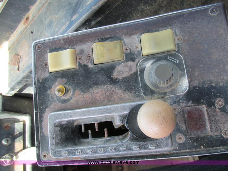 image for item AW9908 1984 John Deere 862 elevating scraper