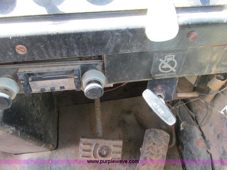 image for item AW9908 1984 John Deere 862 elevating scraper