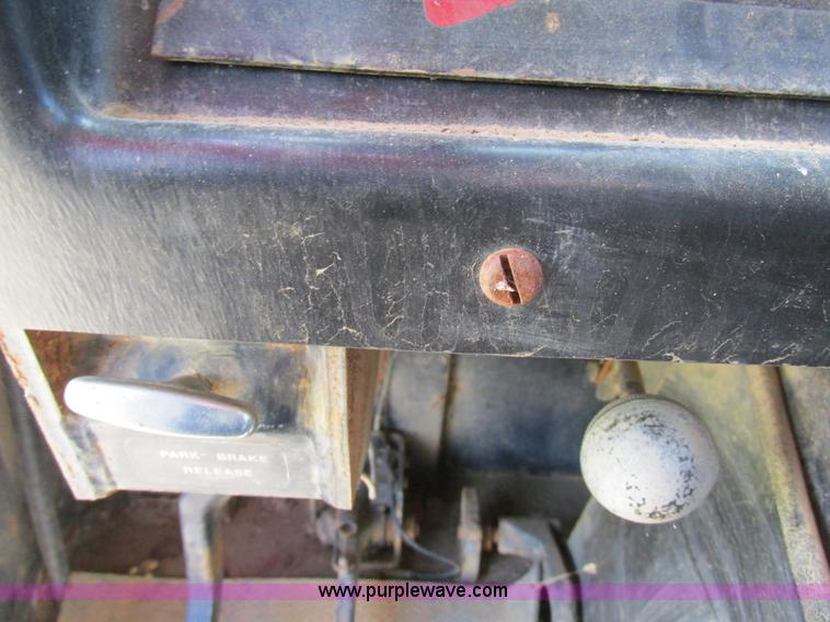 image for item AW9908 1984 John Deere 862 elevating scraper