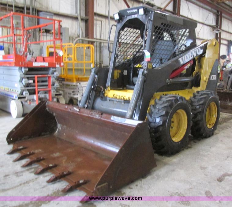 image for item AW9919 2006 Volvo MC80B skid steer