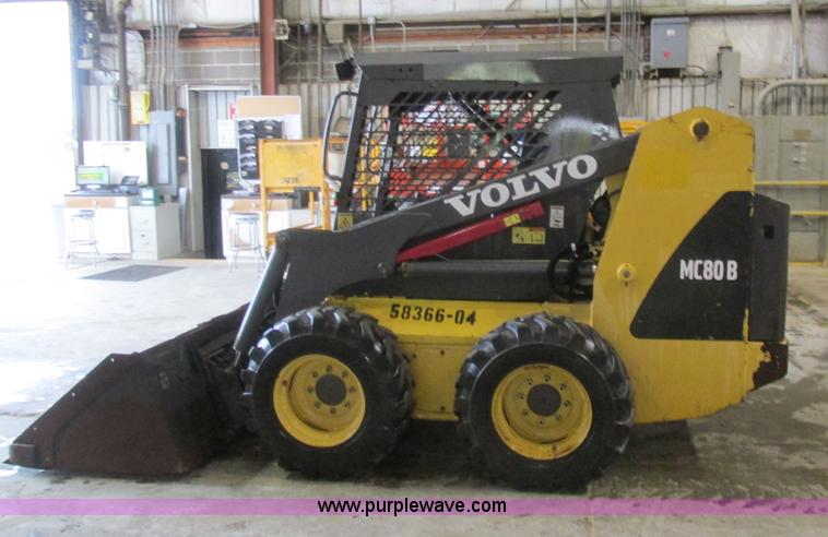 image for item AW9919 2006 Volvo MC80B skid steer