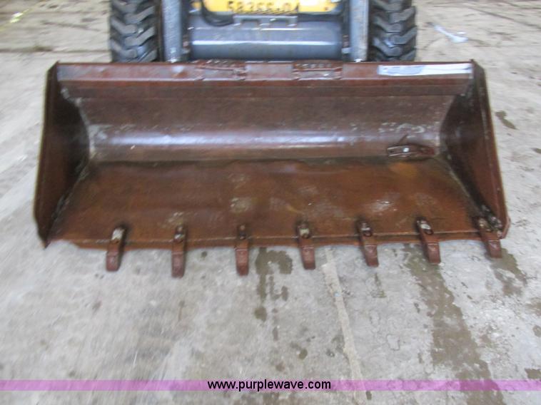 image for item AW9919 2006 Volvo MC80B skid steer