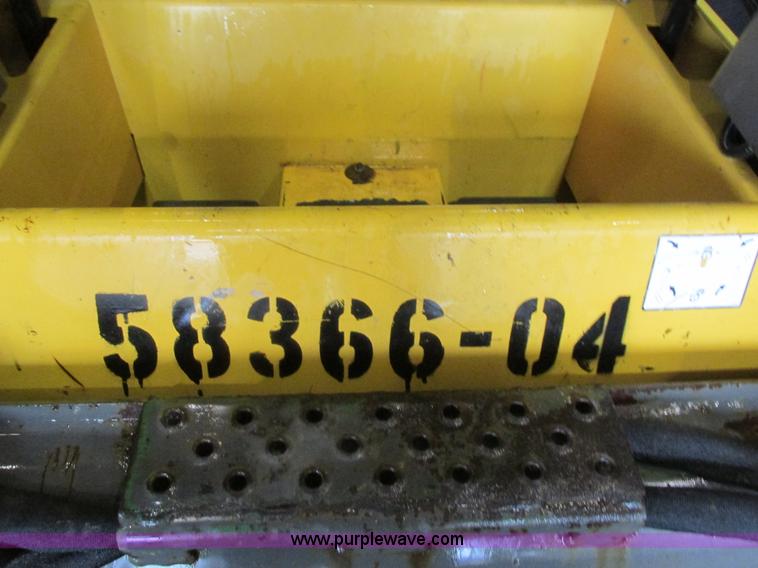 image for item AW9919 2006 Volvo MC80B skid steer