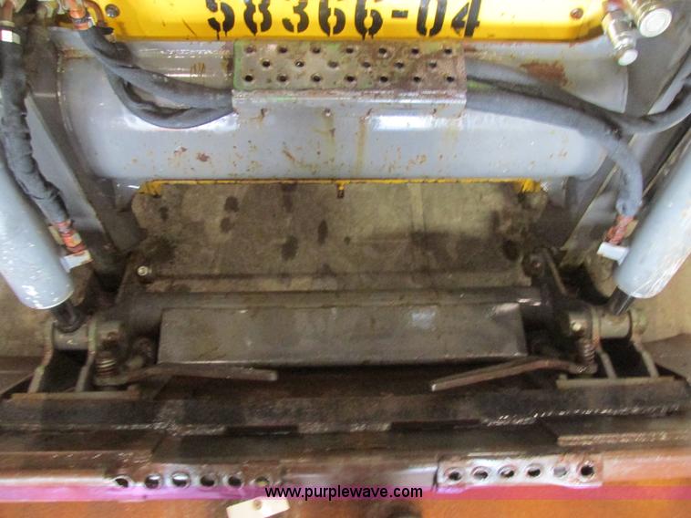 image for item AW9919 2006 Volvo MC80B skid steer