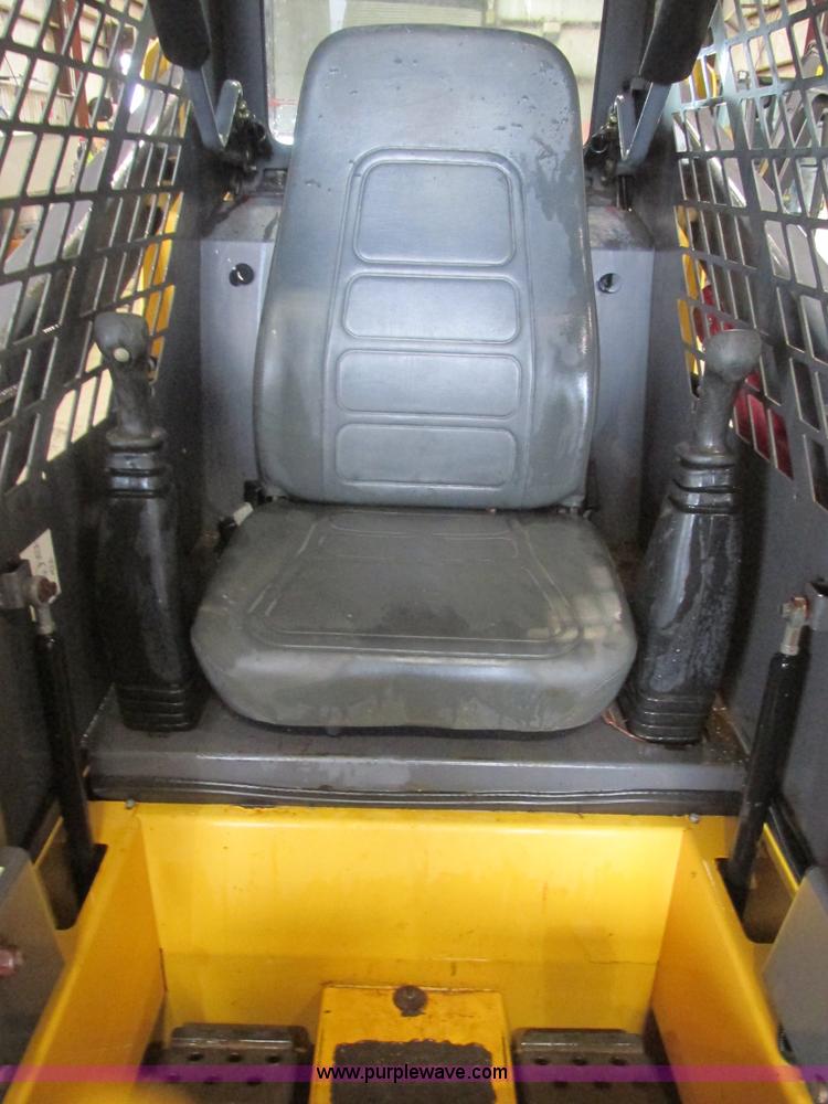 image for item AW9919 2006 Volvo MC80B skid steer
