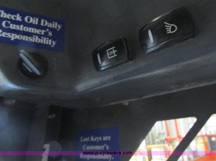 image for item AW9919 2006 Volvo MC80B skid steer