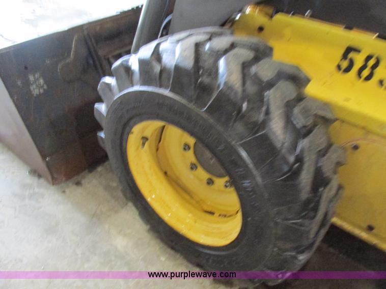 image for item AW9919 2006 Volvo MC80B skid steer