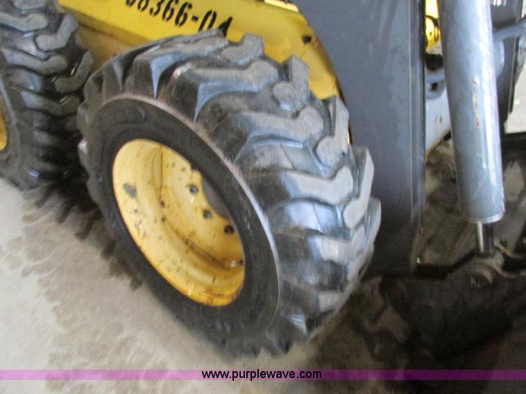 image for item AW9919 2006 Volvo MC80B skid steer