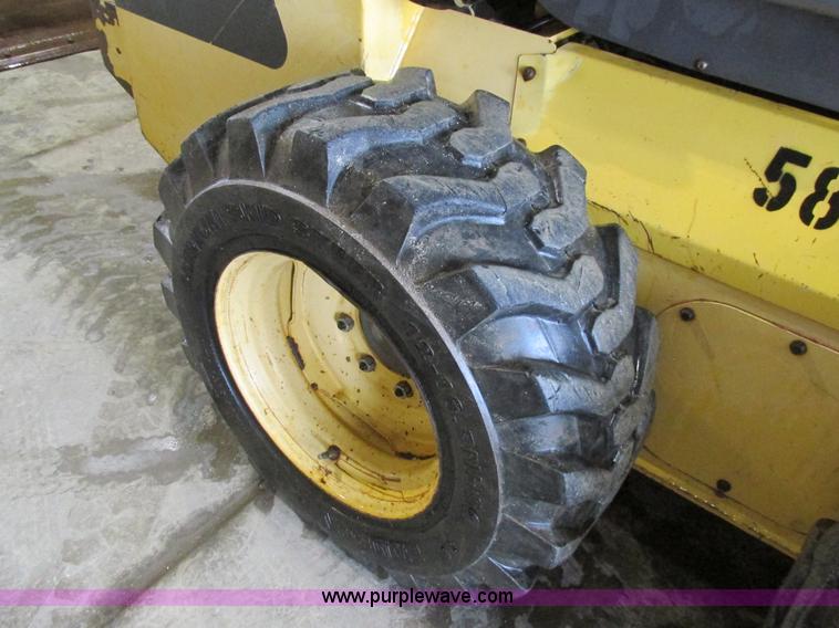 image for item AW9919 2006 Volvo MC80B skid steer