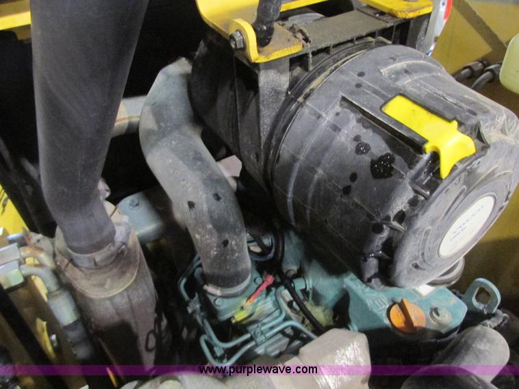 image for item AW9919 2006 Volvo MC80B skid steer