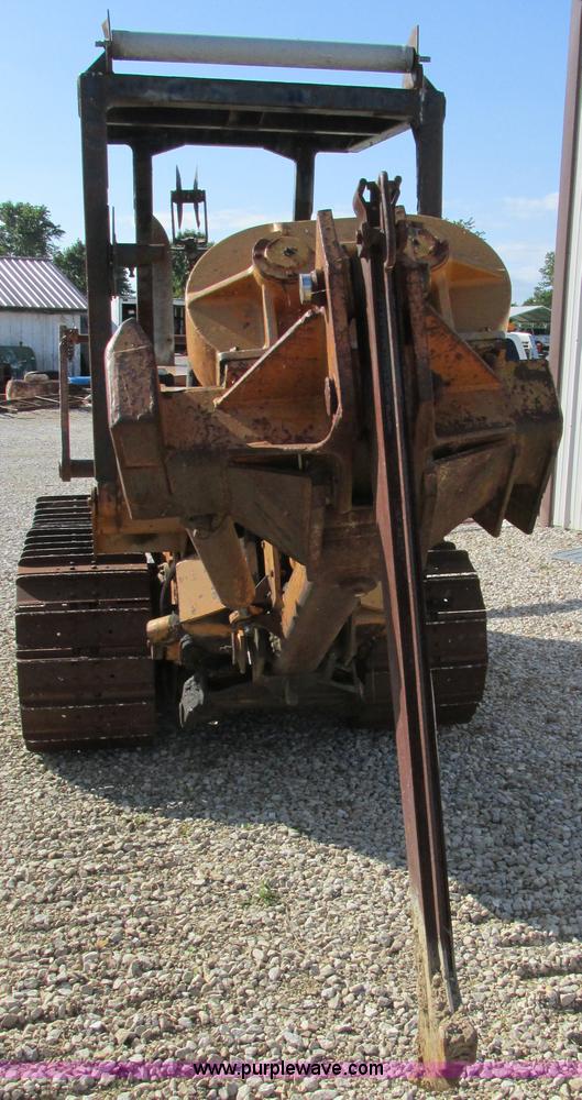 image for item AW9976 1972 Case 475 vibratory cable plow