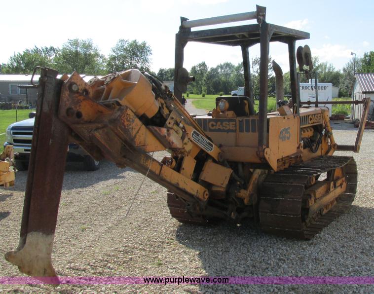 image for item AW9976 1972 Case 475 vibratory cable plow