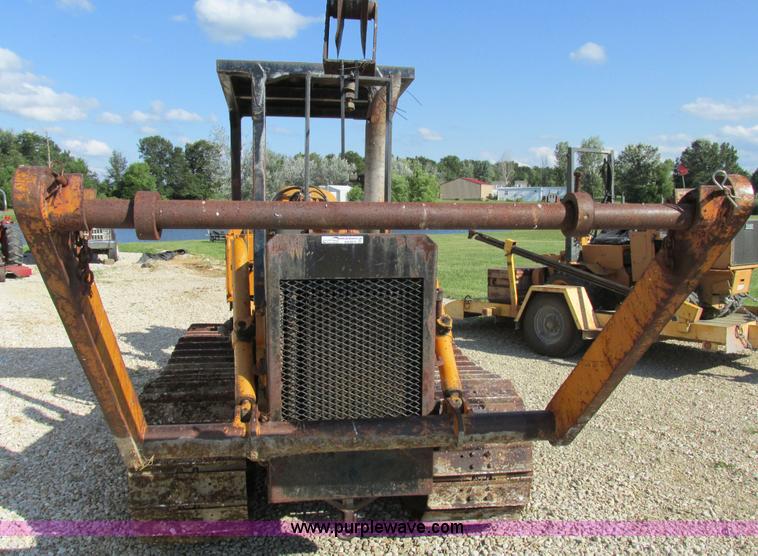 image for item AW9976 1972 Case 475 vibratory cable plow