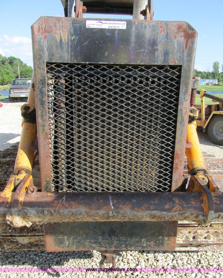 image for item AW9976 1972 Case 475 vibratory cable plow