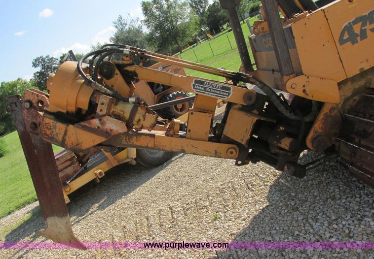 image for item AW9976 1972 Case 475 vibratory cable plow