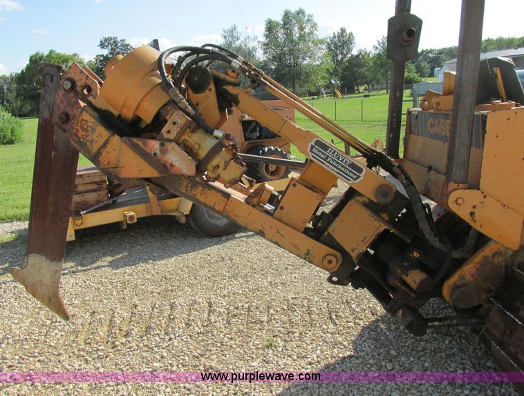 image for item AW9976 1972 Case 475 vibratory cable plow