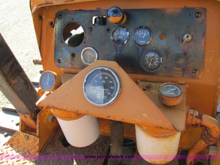 image for item AW9976 1972 Case 475 vibratory cable plow