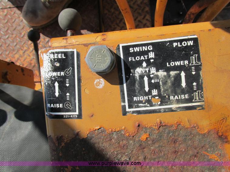 image for item AW9976 1972 Case 475 vibratory cable plow