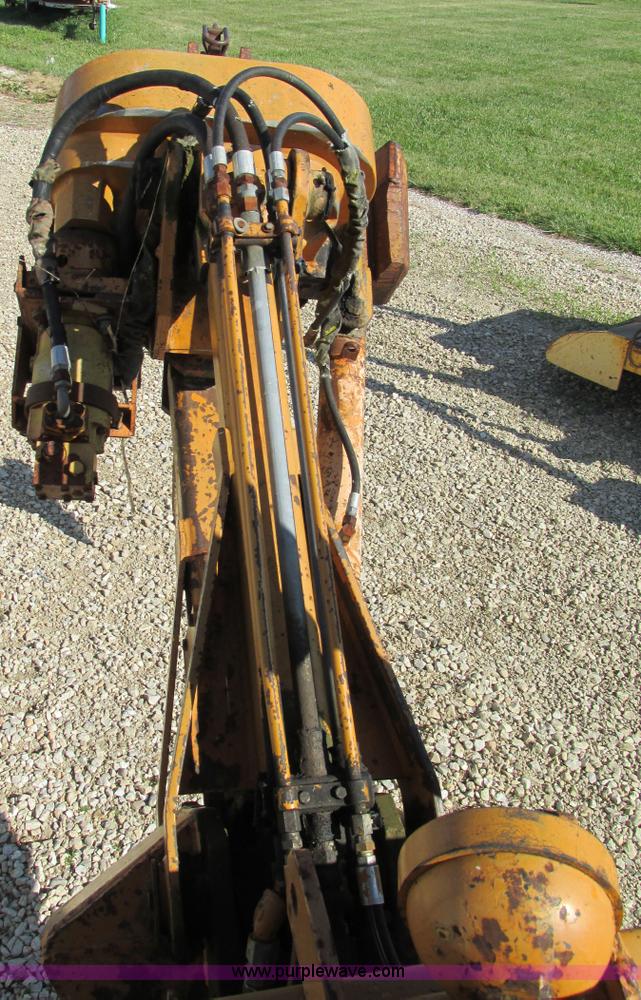 image for item AW9976 1972 Case 475 vibratory cable plow