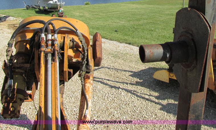 image for item AW9976 1972 Case 475 vibratory cable plow