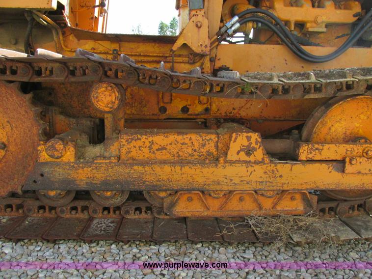 image for item AW9976 1972 Case 475 vibratory cable plow