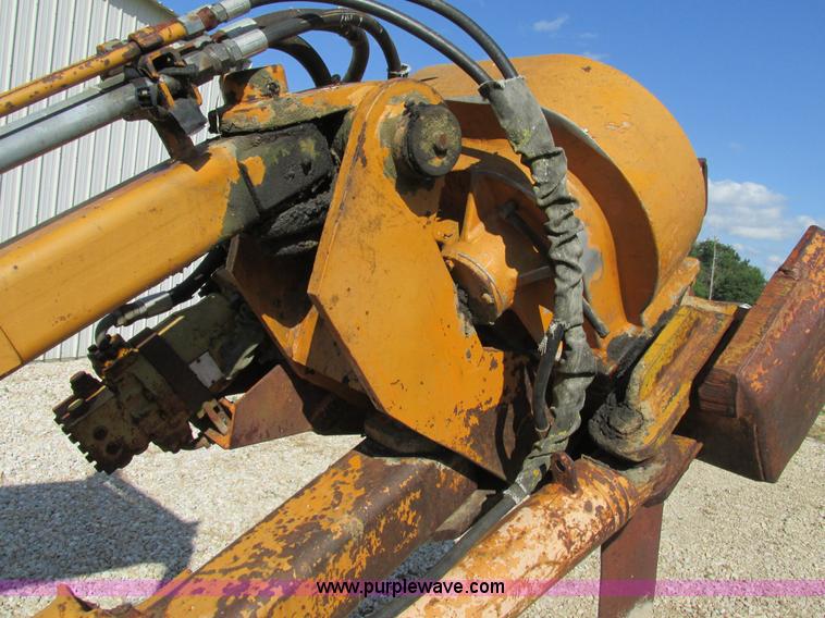 image for item AW9976 1972 Case 475 vibratory cable plow