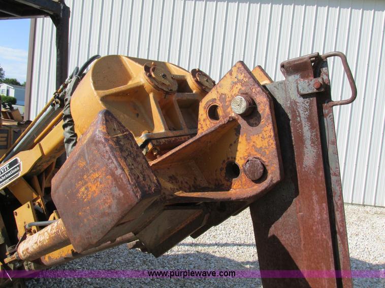 image for item AW9976 1972 Case 475 vibratory cable plow