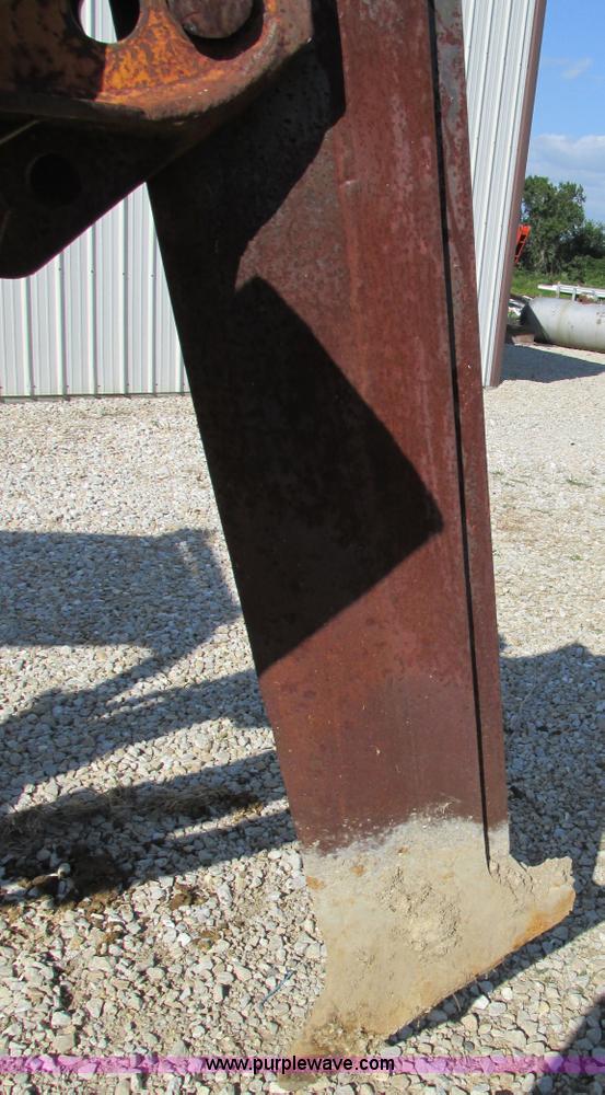 image for item AW9976 1972 Case 475 vibratory cable plow