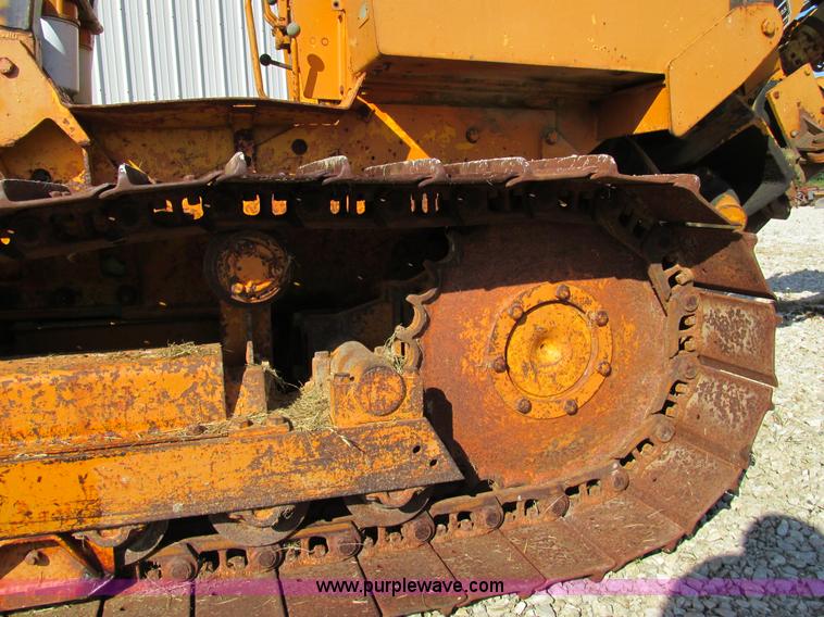 image for item AW9976 1972 Case 475 vibratory cable plow